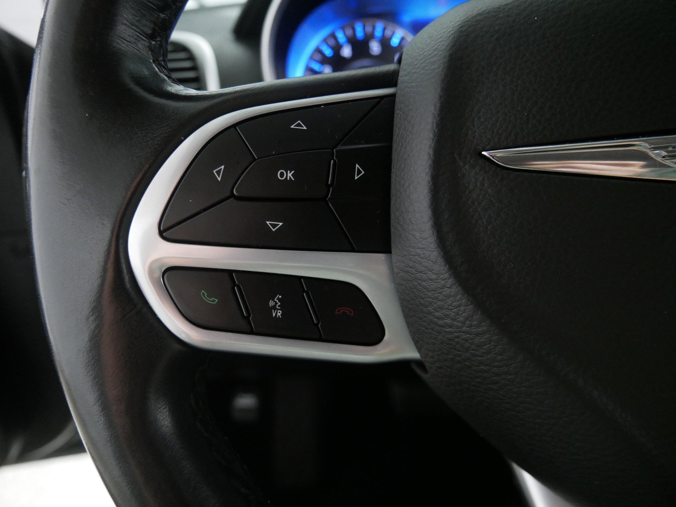 2022 Chrysler 300 Touring photo 25