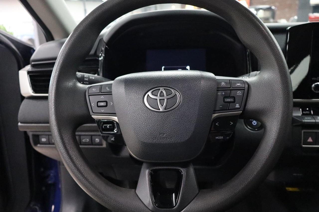 2025 Toyota Camry LE photo 13