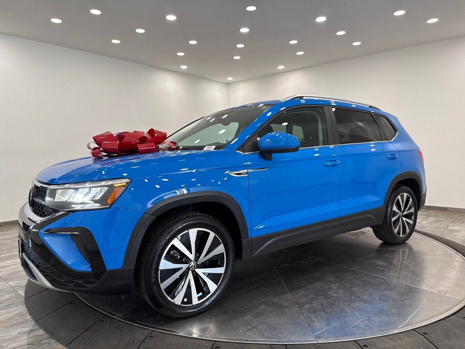 2023 Volkswagen Taos SE photo 3