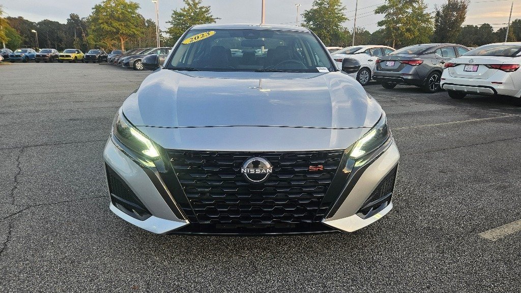 2023 Nissan Altima 2.5 SR photo 2
