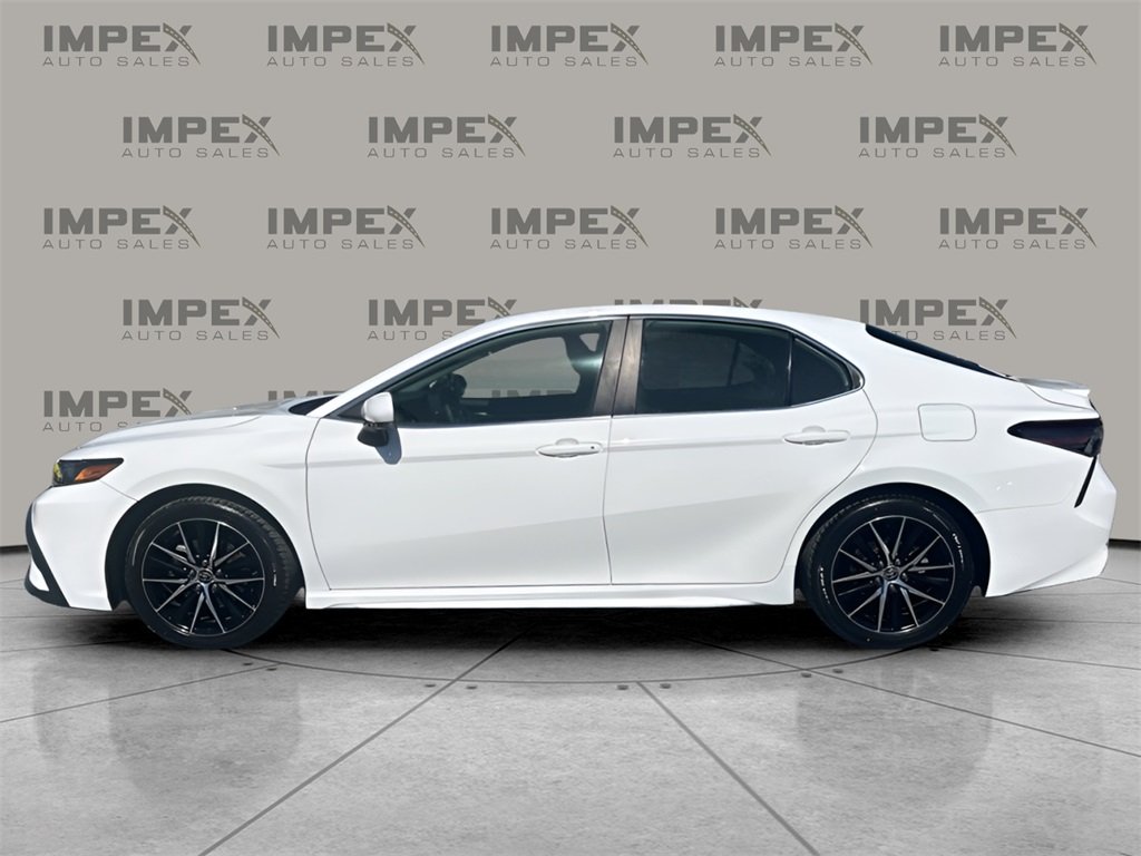 2024 Toyota Camry SE photo 2