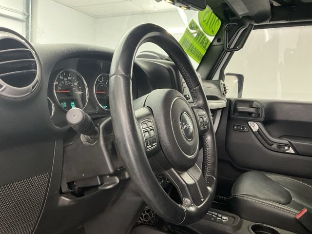 2015 Jeep Wrangler Unlimited Sahara photo 14