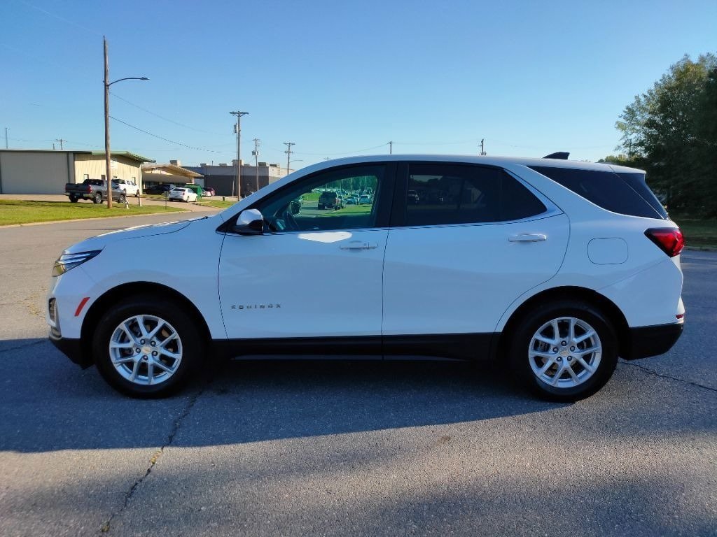 2023 Chevrolet Equinox LT photo 2