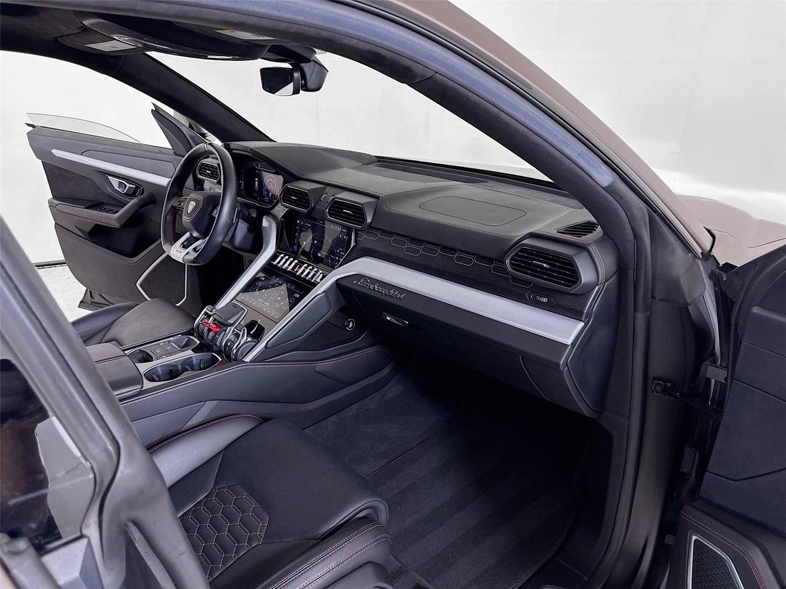 2020 Lamborghini Urus photo 33