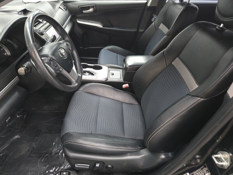 2013 Toyota Camry SE photo 7