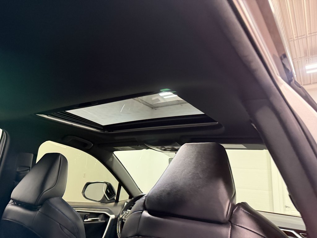2019 Toyota RAV4 Hybrid XSE photo 13