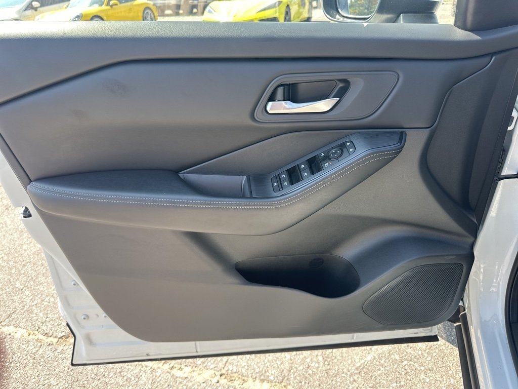 2024 Nissan Rogue SV photo 23