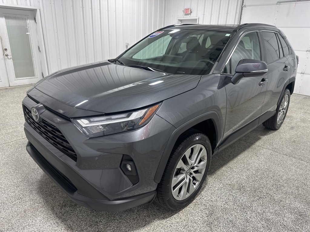 2023 Toyota RAV4 XLE Premium photo 4