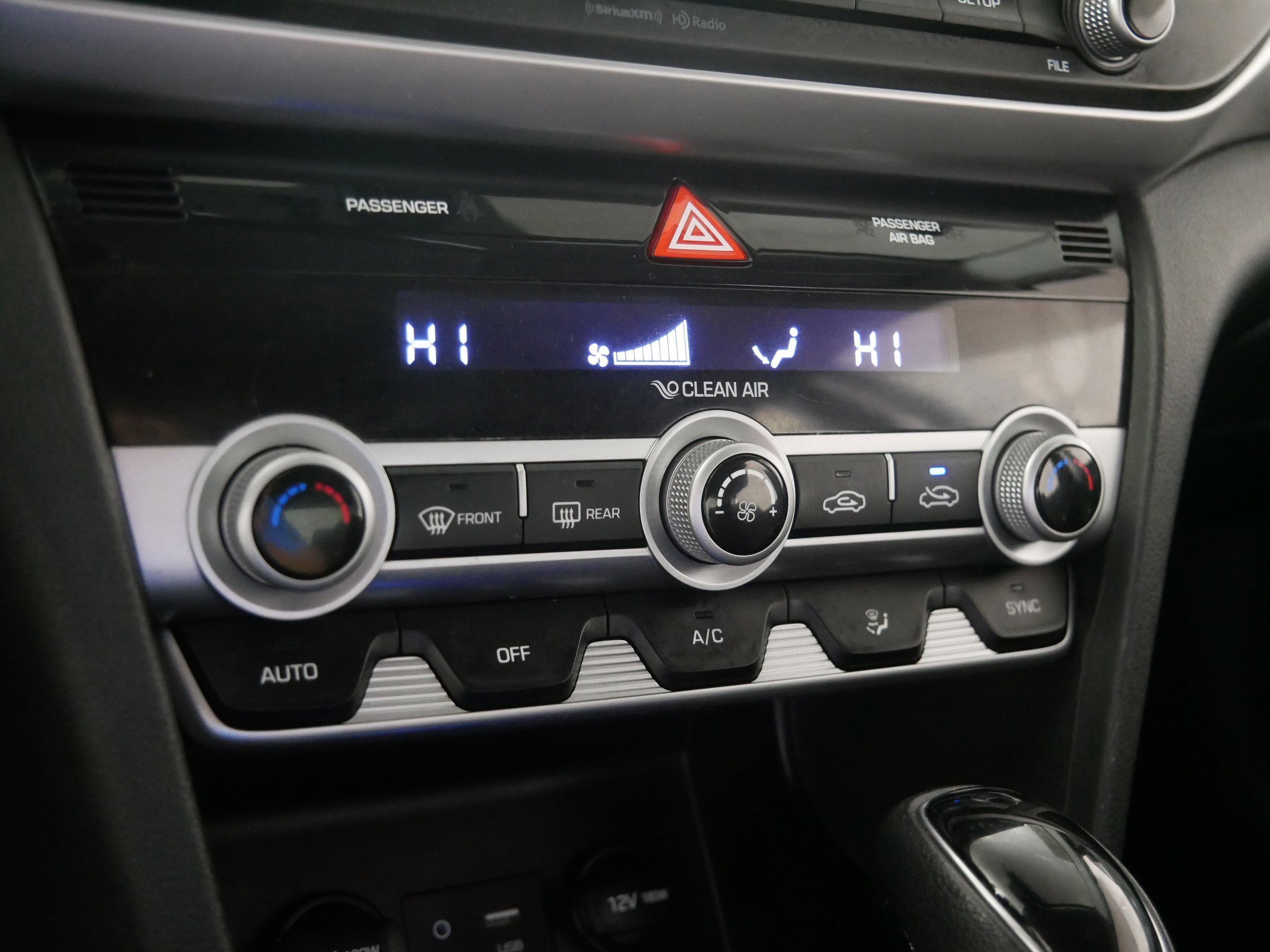 2020 Hyundai Elantra SEL photo 23