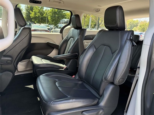 2023 Chrysler Pacifica Hybrid Touring L photo 13