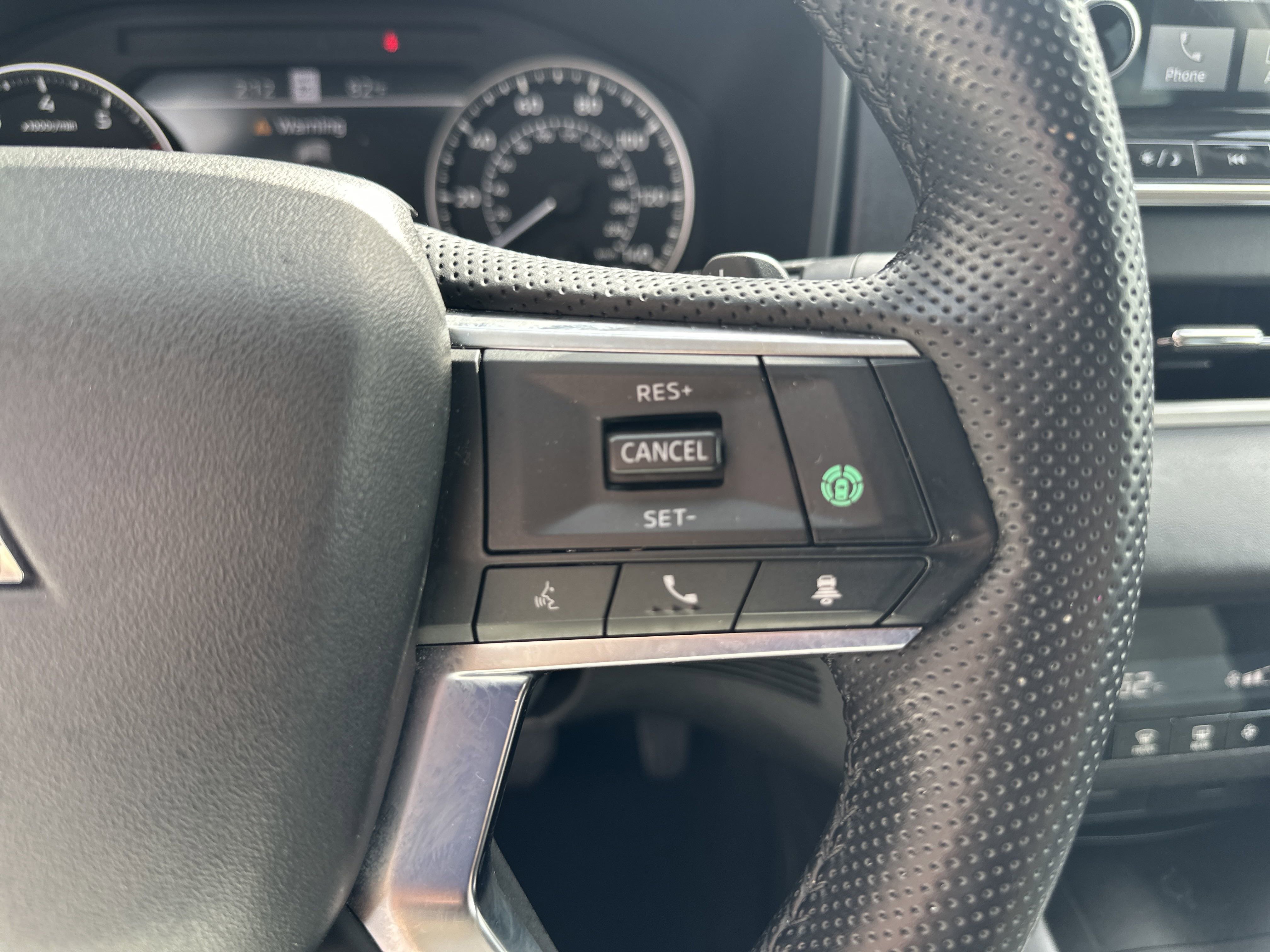 2022 Mitsubishi Outlander Black Edition photo 3