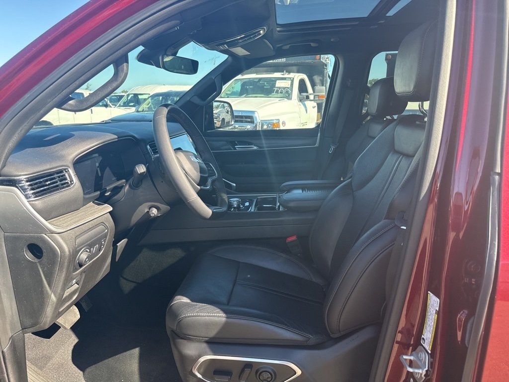 2024 Jeep Wagoneer L Series II photo 4