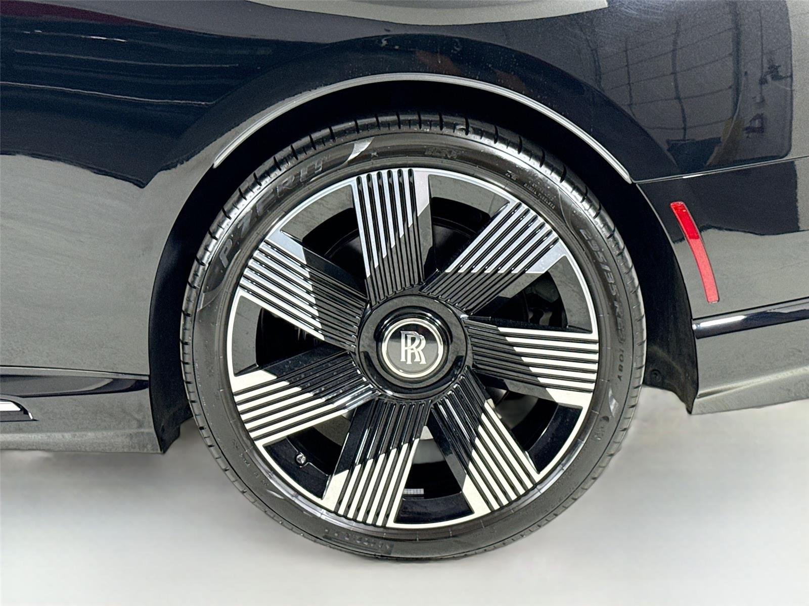 2024 Rolls Royce Spectre photo 35
