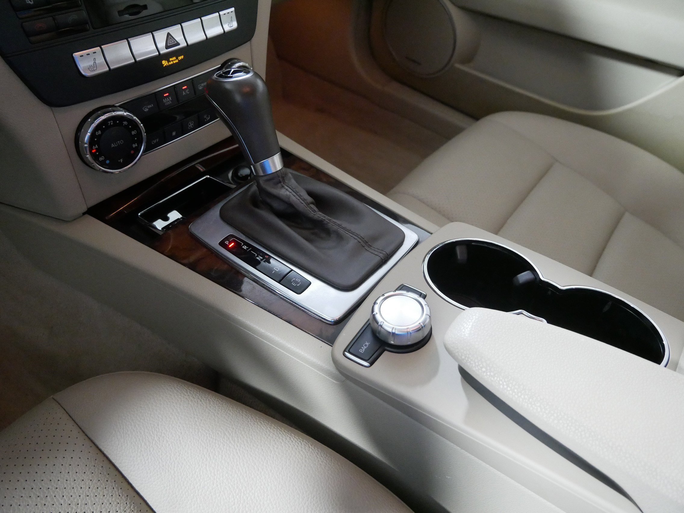 2012 Mercedes Benz C 300 Luxury photo 19