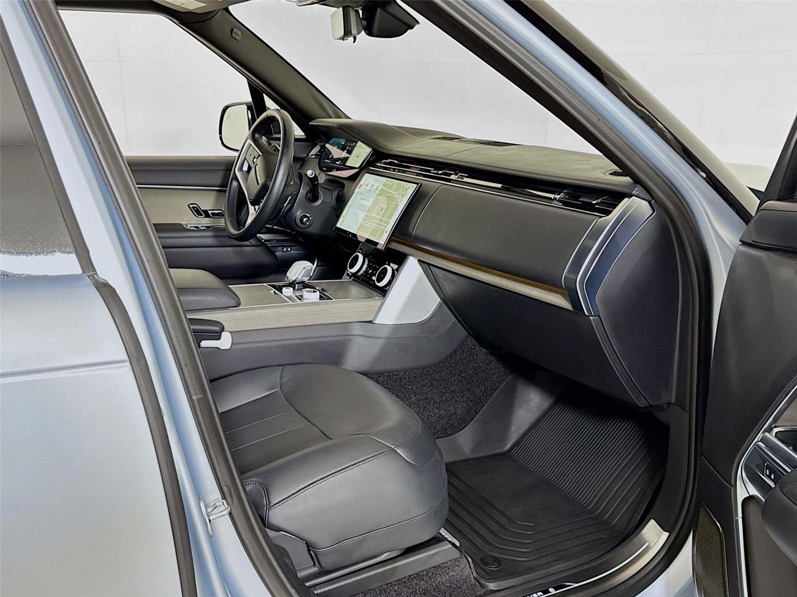 2023 Land Rover Range Rover SV photo 29