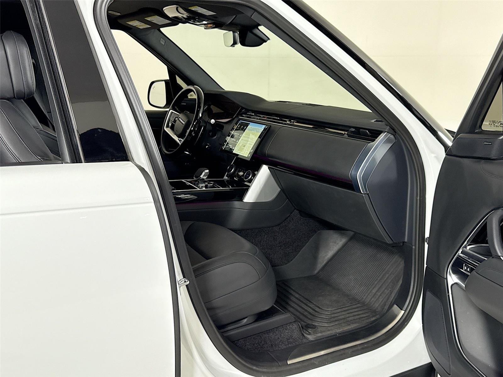 2023 Land Rover Range Rover SE photo 29