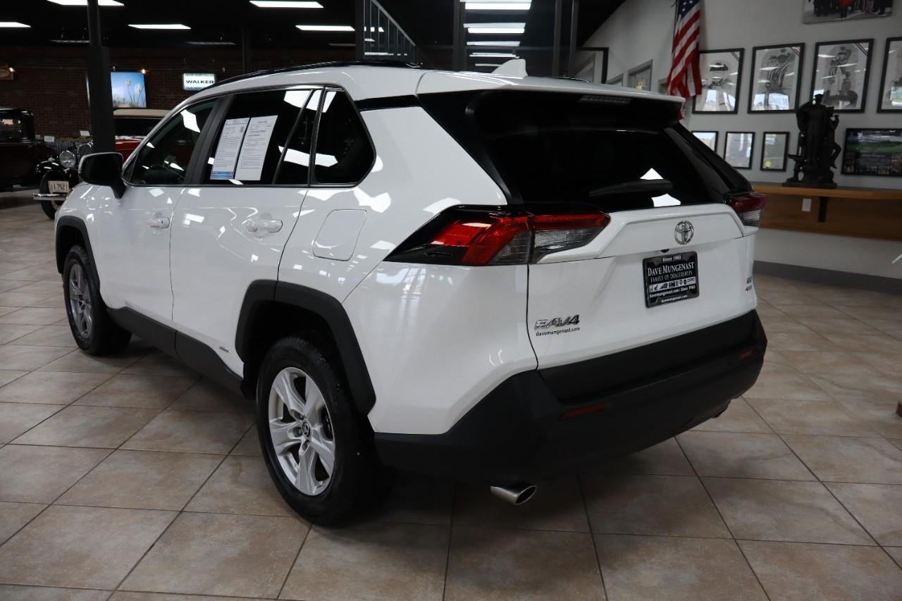 2023 Toyota RAV4 XLE photo 4