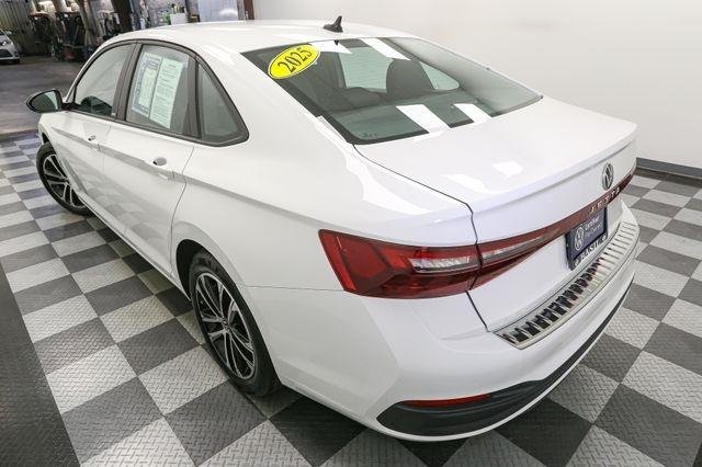 2025 Volkswagen Jetta 1.5T Sport photo 5