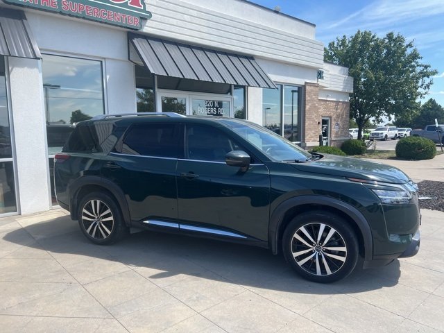 2023 Nissan Pathfinder Platinum photo 2