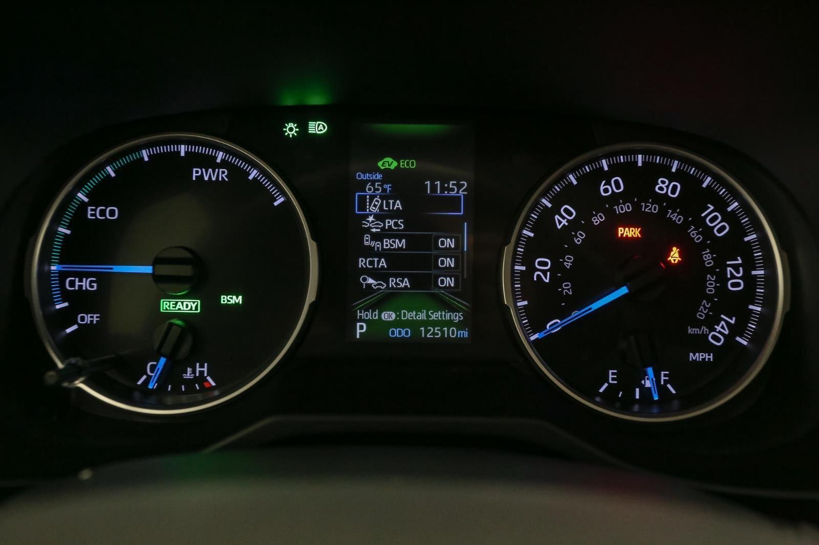 2022 Toyota RAV4 Hybrid SE photo 31