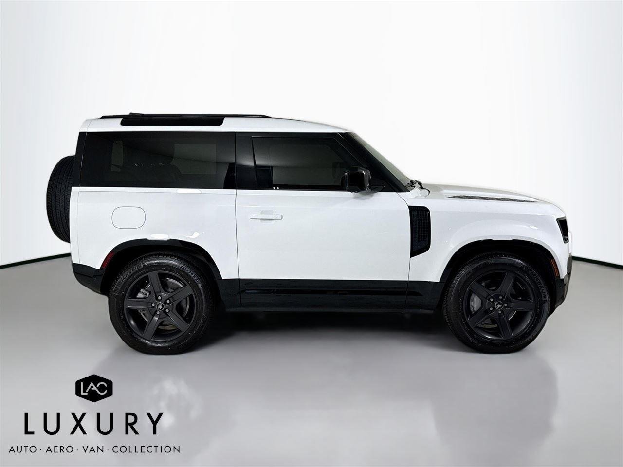 2024 Land Rover Defender X-Dynamic SE photo 2
