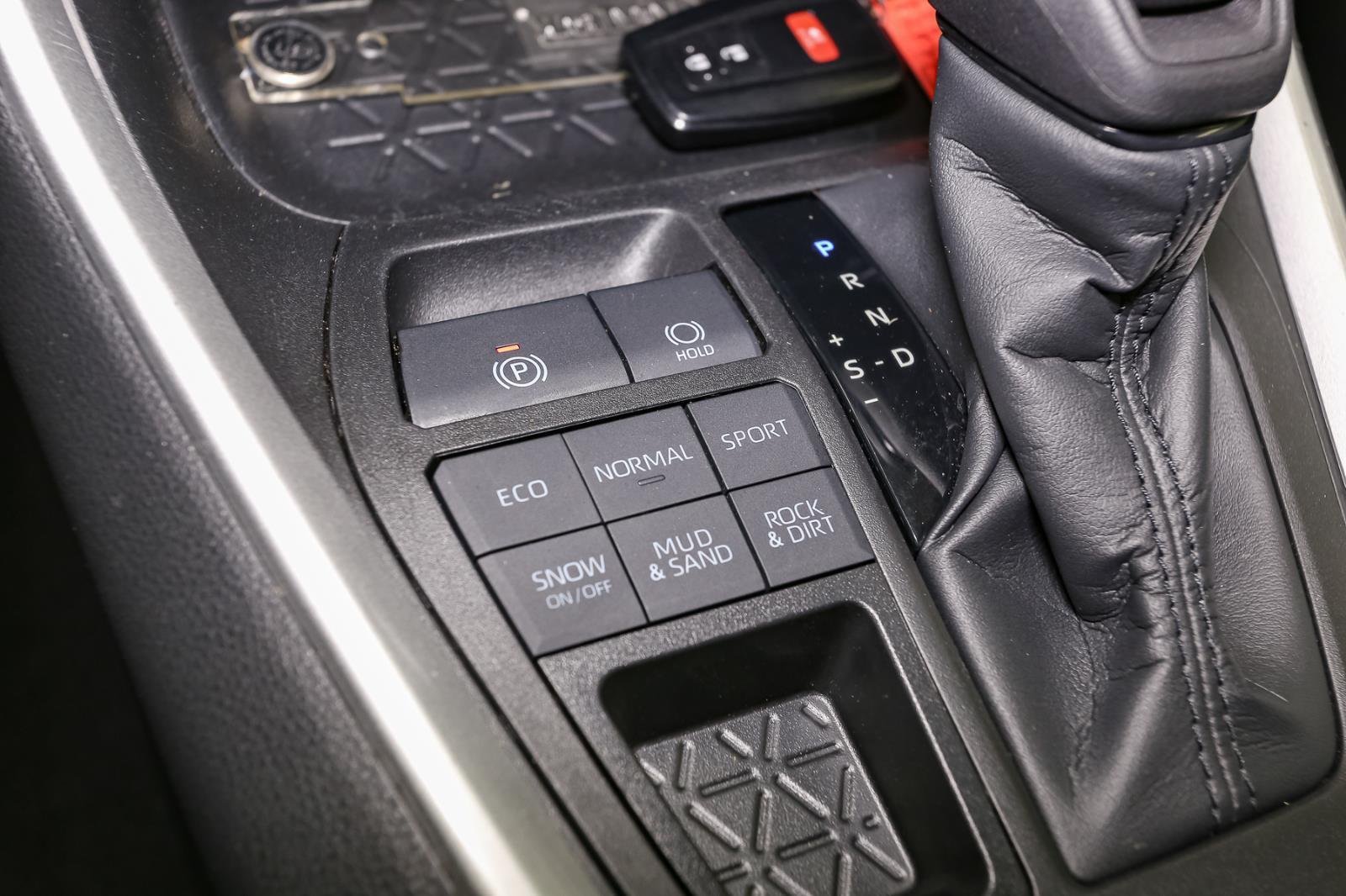 2022 Toyota RAV4 XLE photo 25