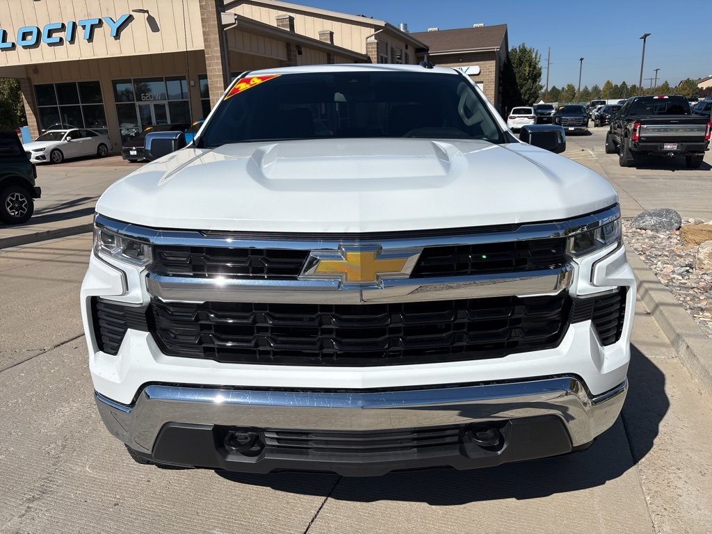 2024 Chevrolet Silverado 1500 LT photo 2