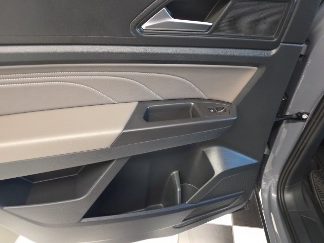 2022 Volkswagen Atlas Cross Sport V6 SE Technology photo 9