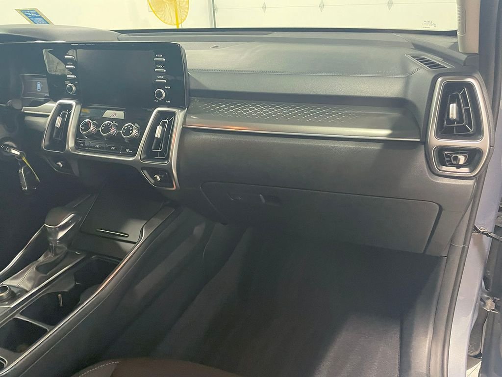 2022 Kia Sorento LX photo 17