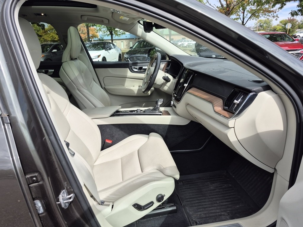 2019 Volvo XC60 T5 Inscription photo 13