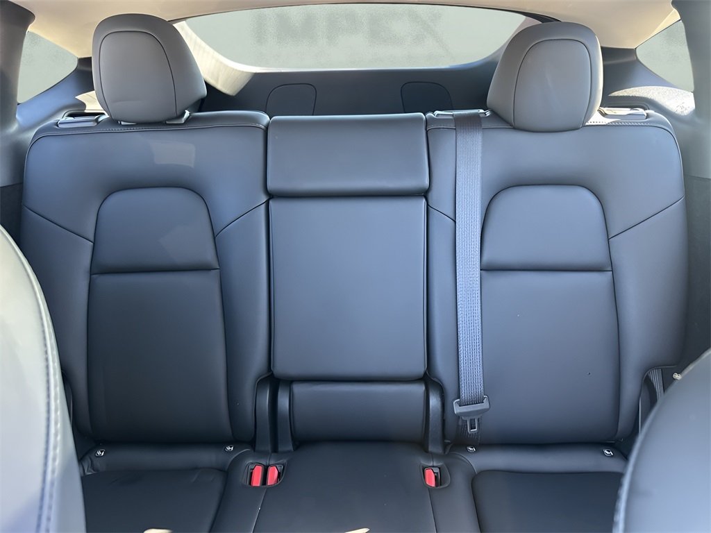 2024 Tesla Model Y Long Range photo 11