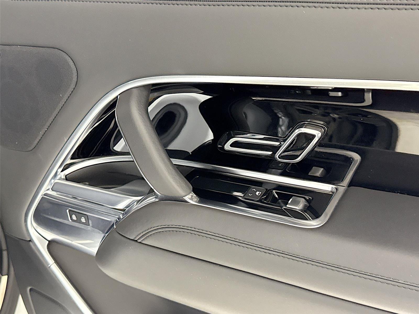 2023 Land Rover Range Rover SE photo 27