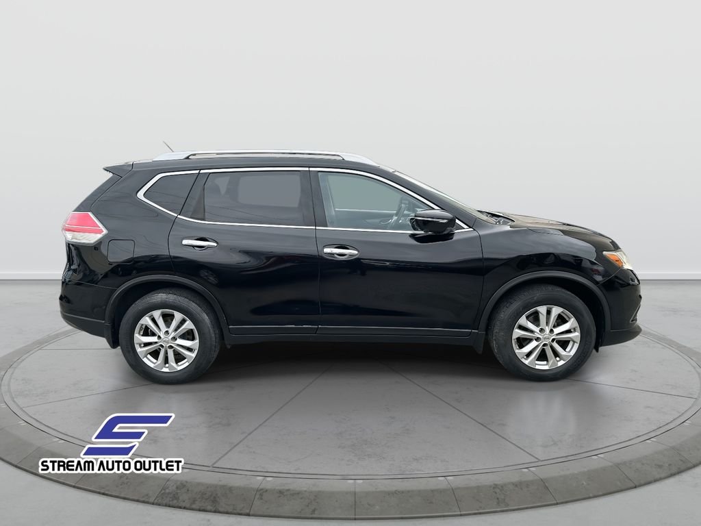 2015 Nissan Rogue SV photo 4