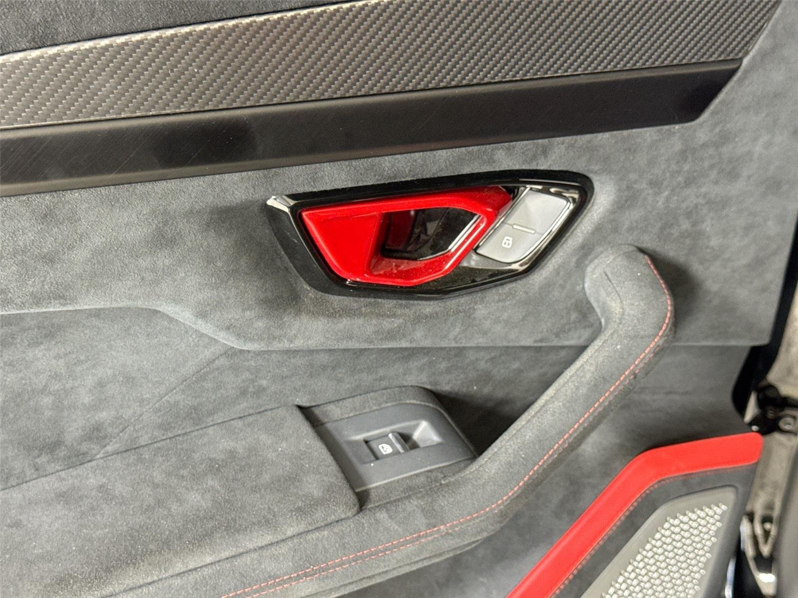 2023 Lamborghini Urus Performante photo 23