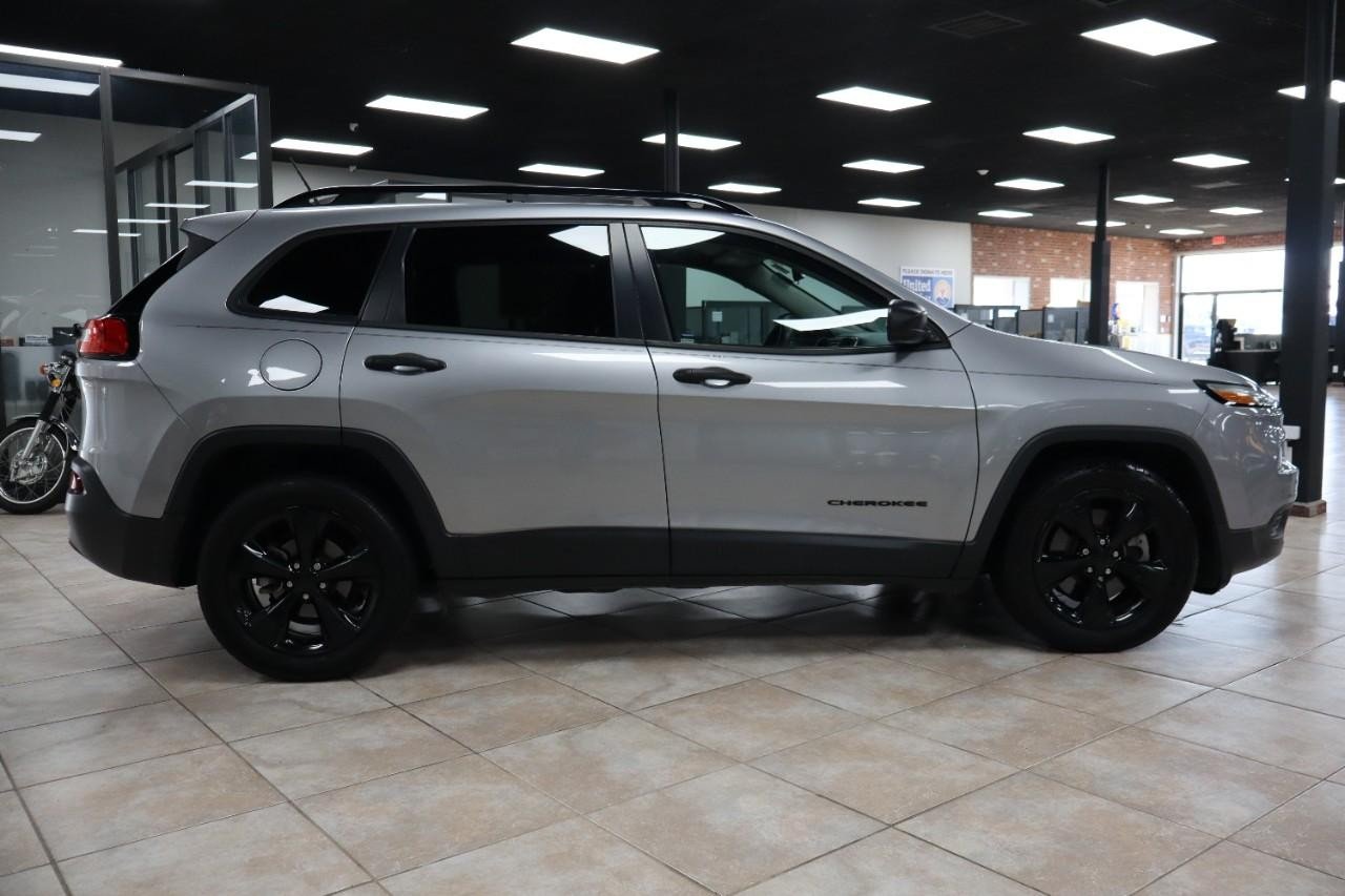 2017 Jeep Cherokee Sport photo 5