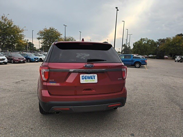 2017 Ford Explorer XLT photo 4