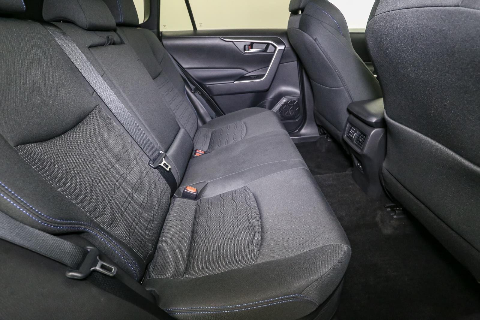 2022 Toyota RAV4 Hybrid SE photo 18