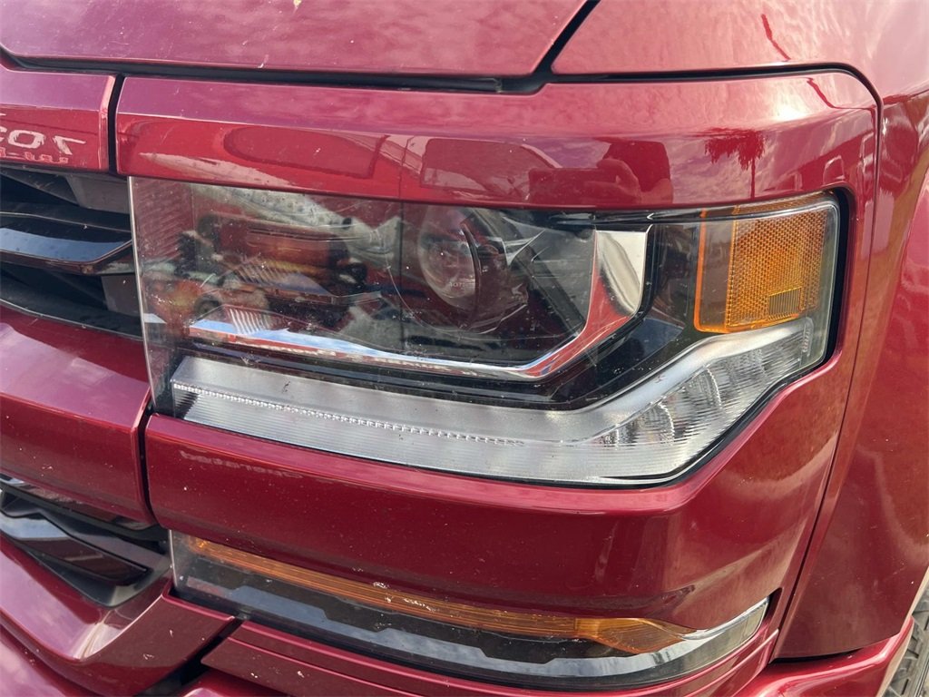 2018 Chevrolet Silverado 1500 LT photo 2