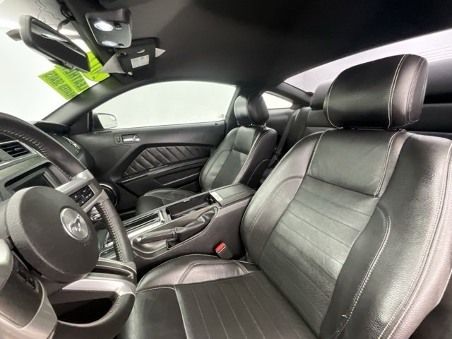 2012 Ford Mustang GT Premium photo 5