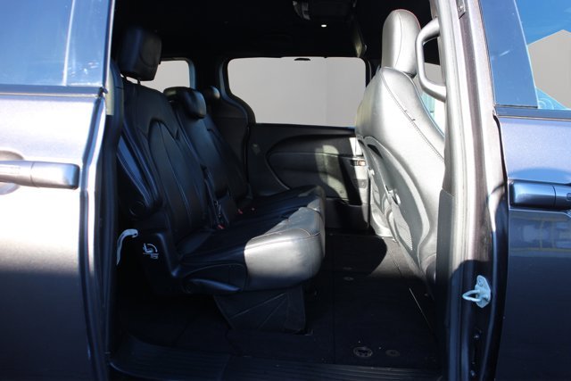 2019 Chrysler Pacifica Touring L 35th Anniversary photo 17