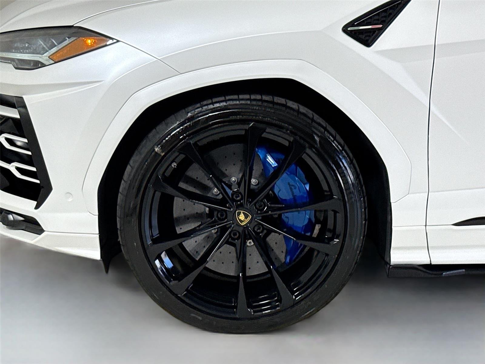 2021 Lamborghini Urus photo 39