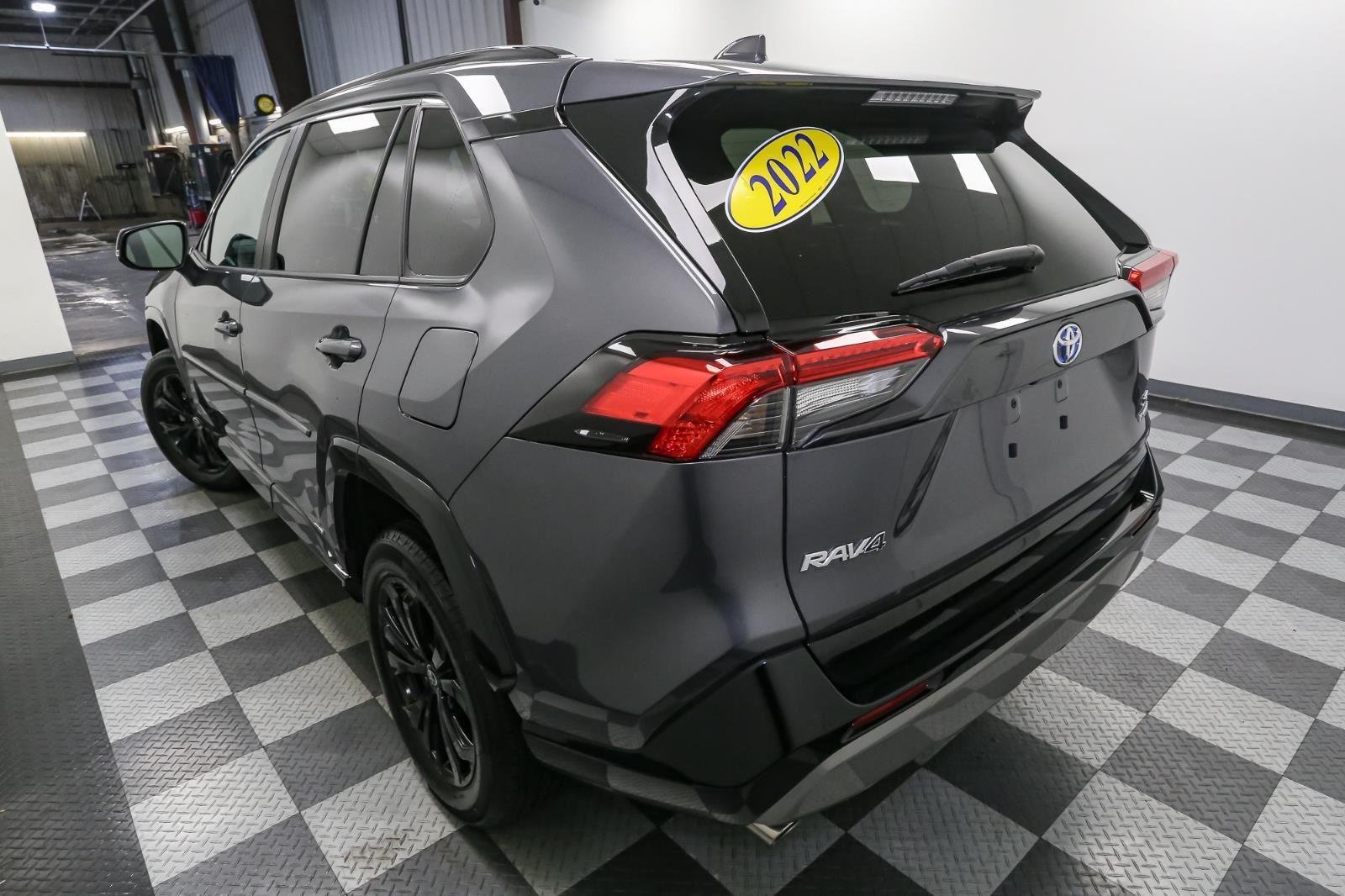 2022 Toyota RAV4 Hybrid SE photo 9