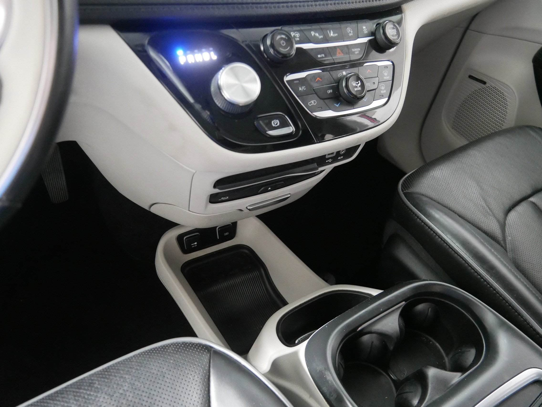 2018 Chrysler Pacifica Limited photo 24