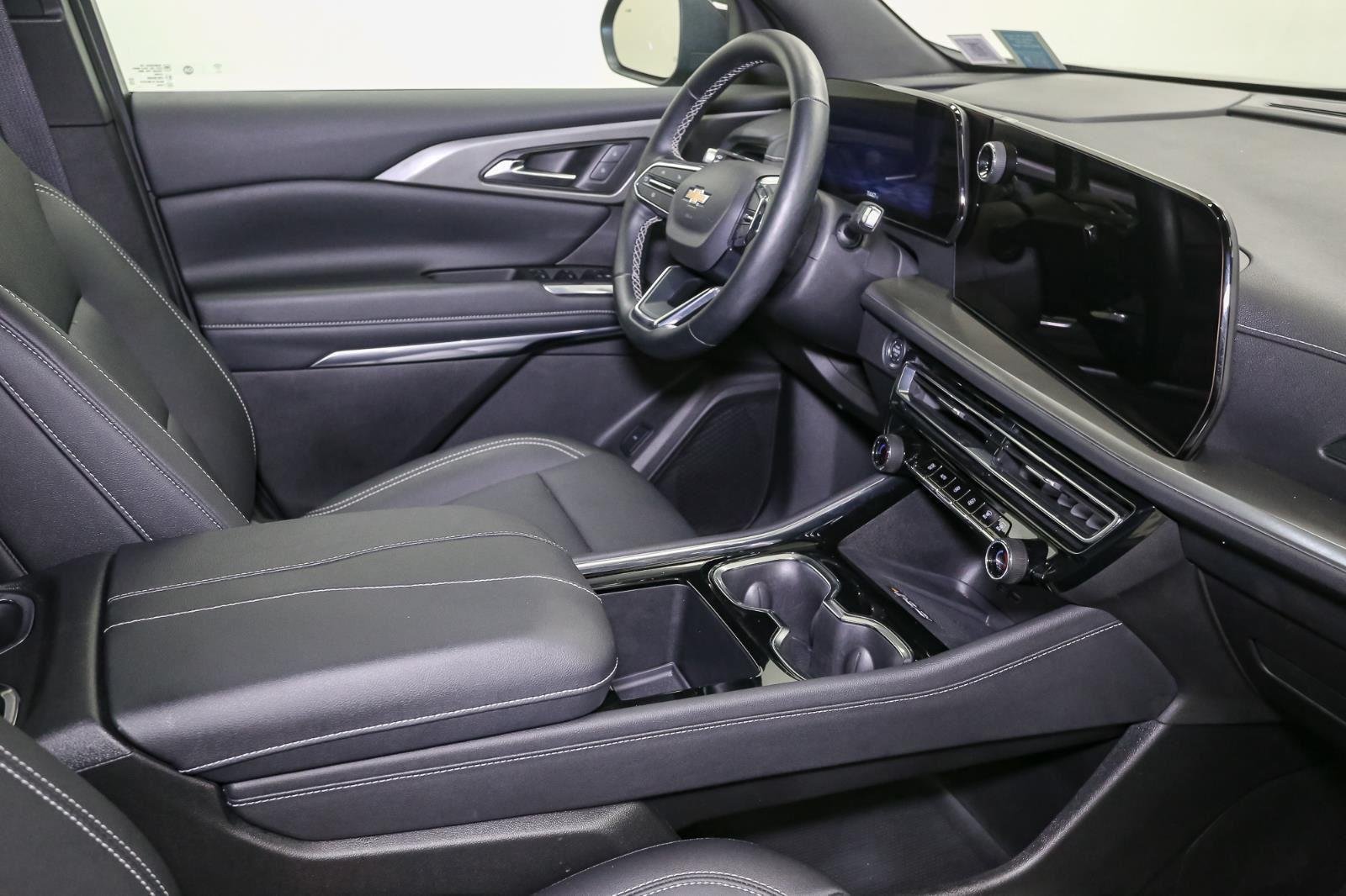 2025 Chevrolet Traverse photo 15