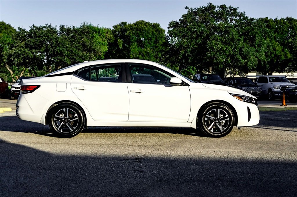 2025 Nissan Sentra SV photo 4