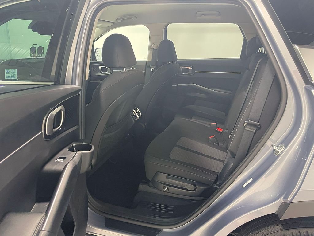 2022 Kia Sorento LX photo 14