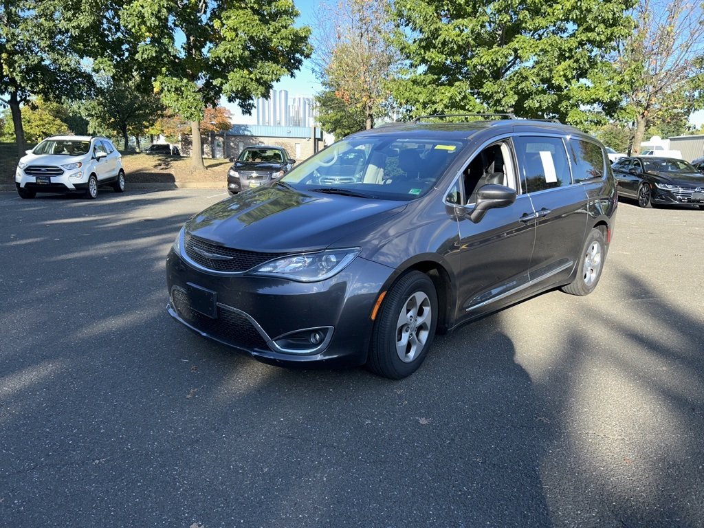2017 Chrysler Pacifica Touring Plus photo 3