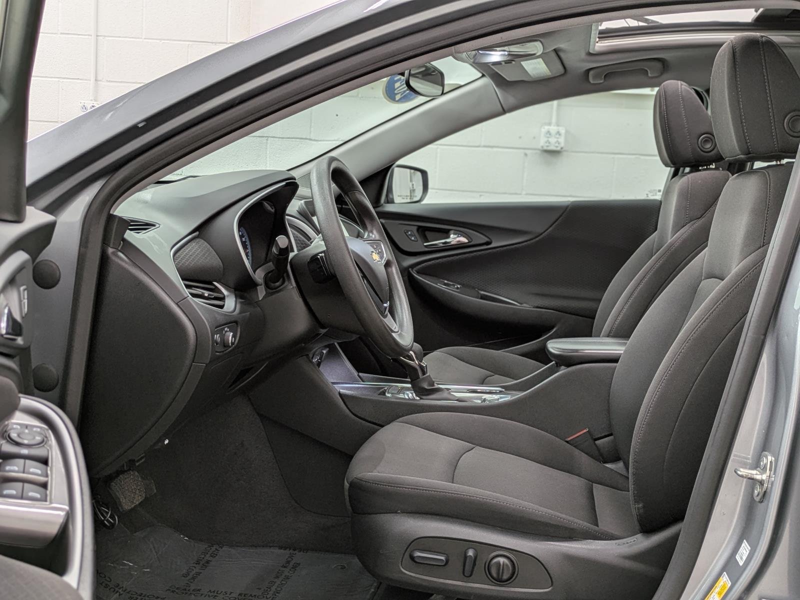 2024 Chevrolet Malibu 1LT photo 3