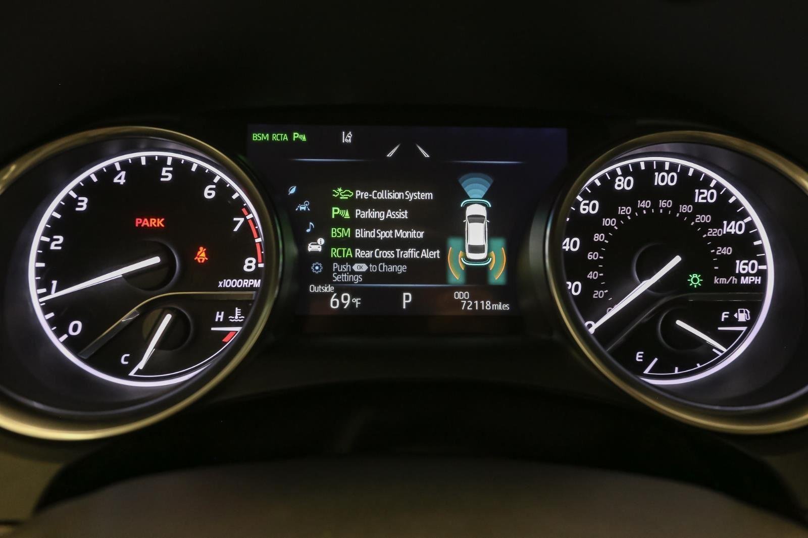 2018 Toyota Camry XLE photo 31