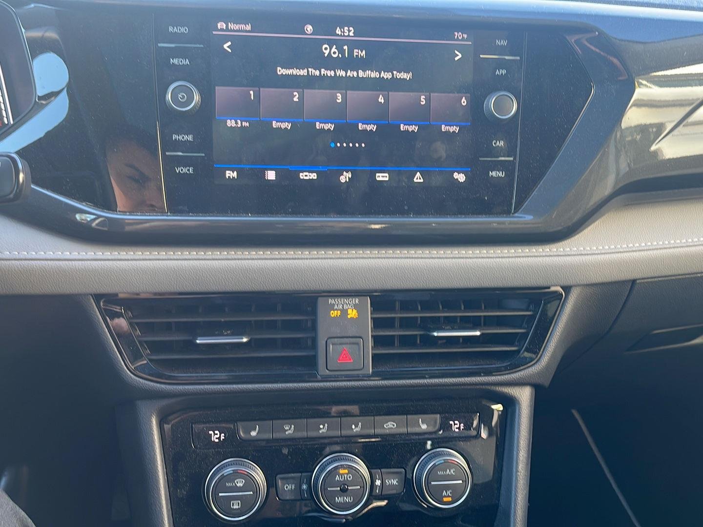 2023 Volkswagen Taos SEL photo 9